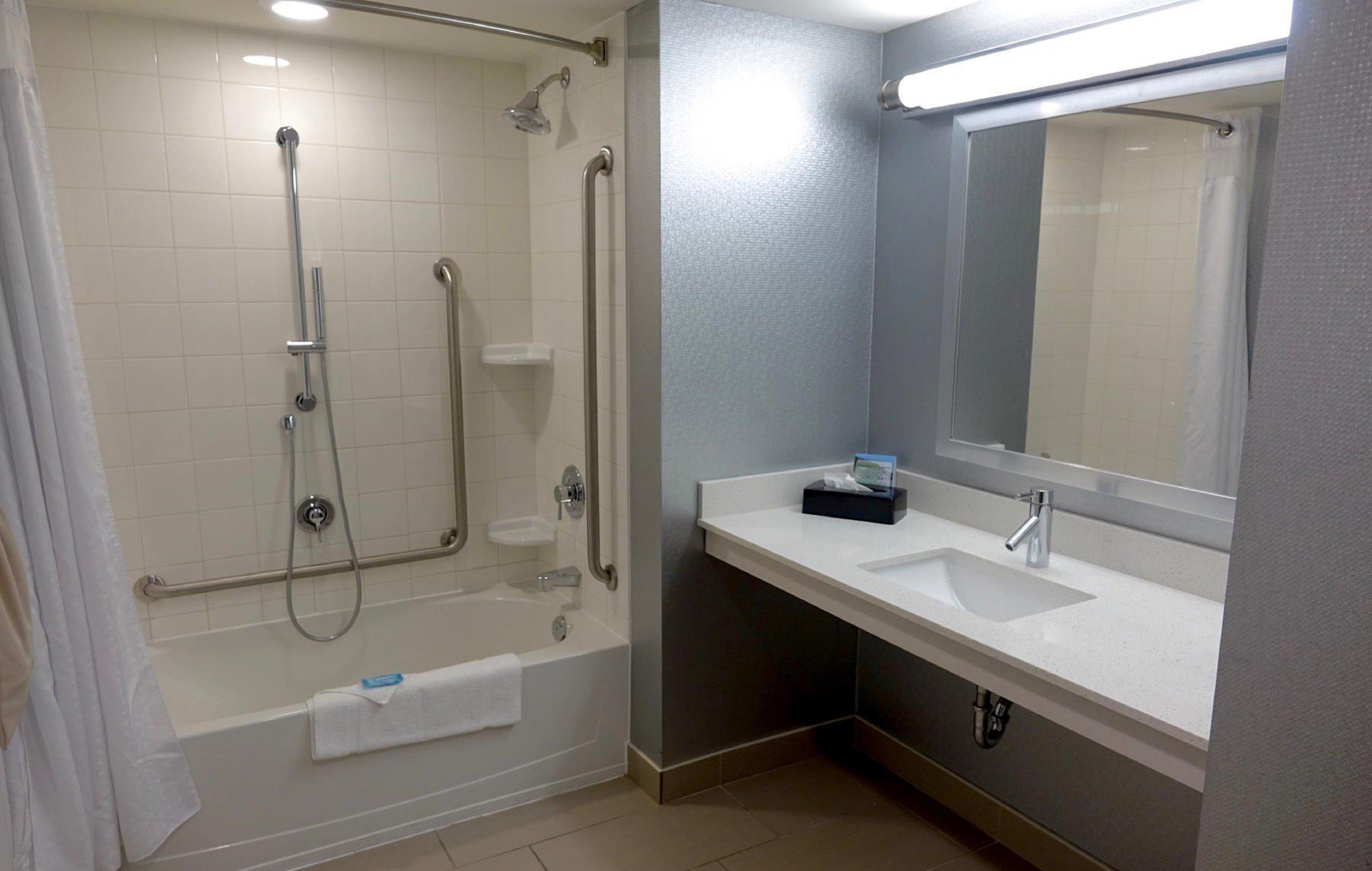 Holiday Inn Express & Suites Oshawa Downtown - Toronto Area By Ihg Exteriör bild