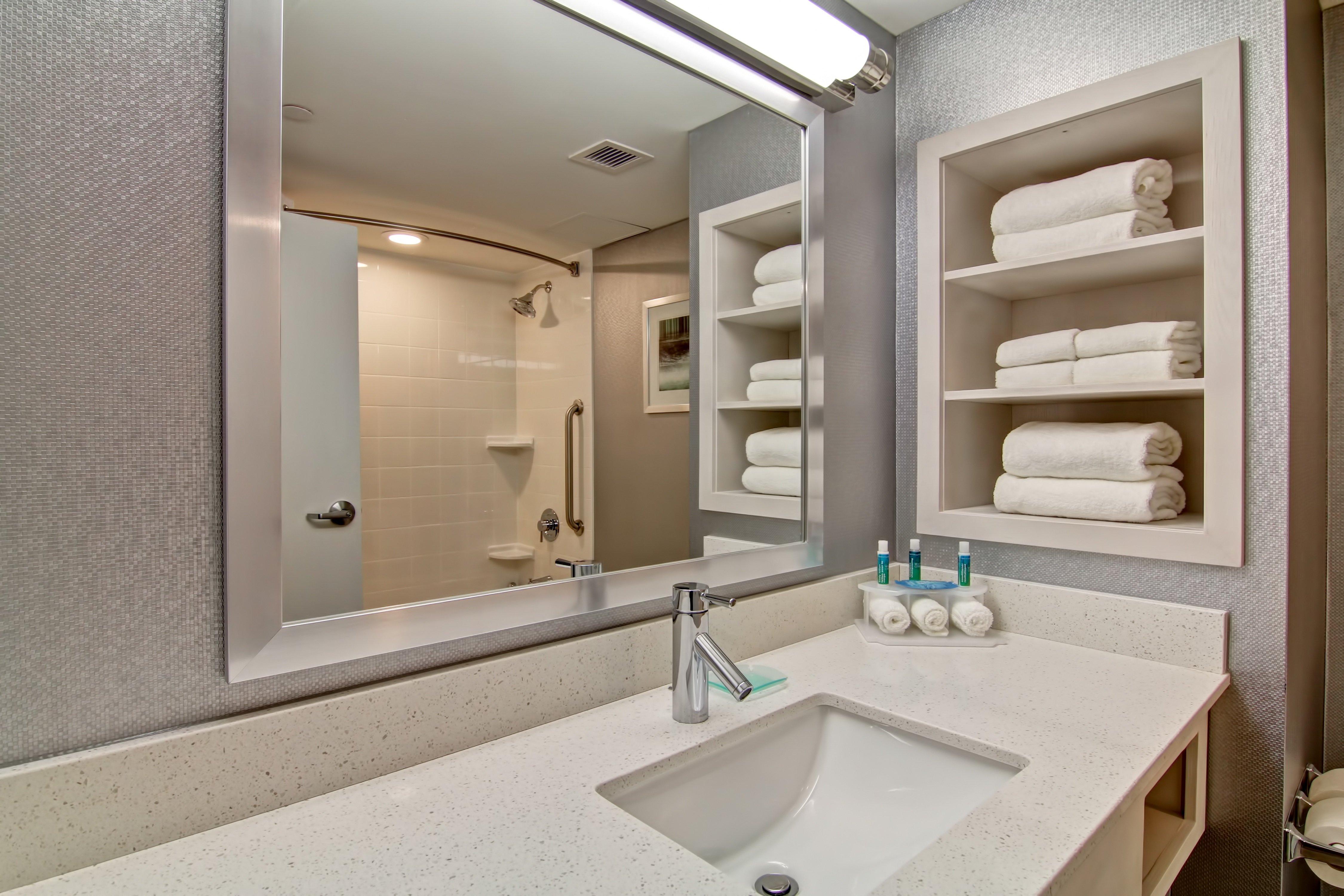 Holiday Inn Express & Suites Oshawa Downtown - Toronto Area By Ihg Exteriör bild