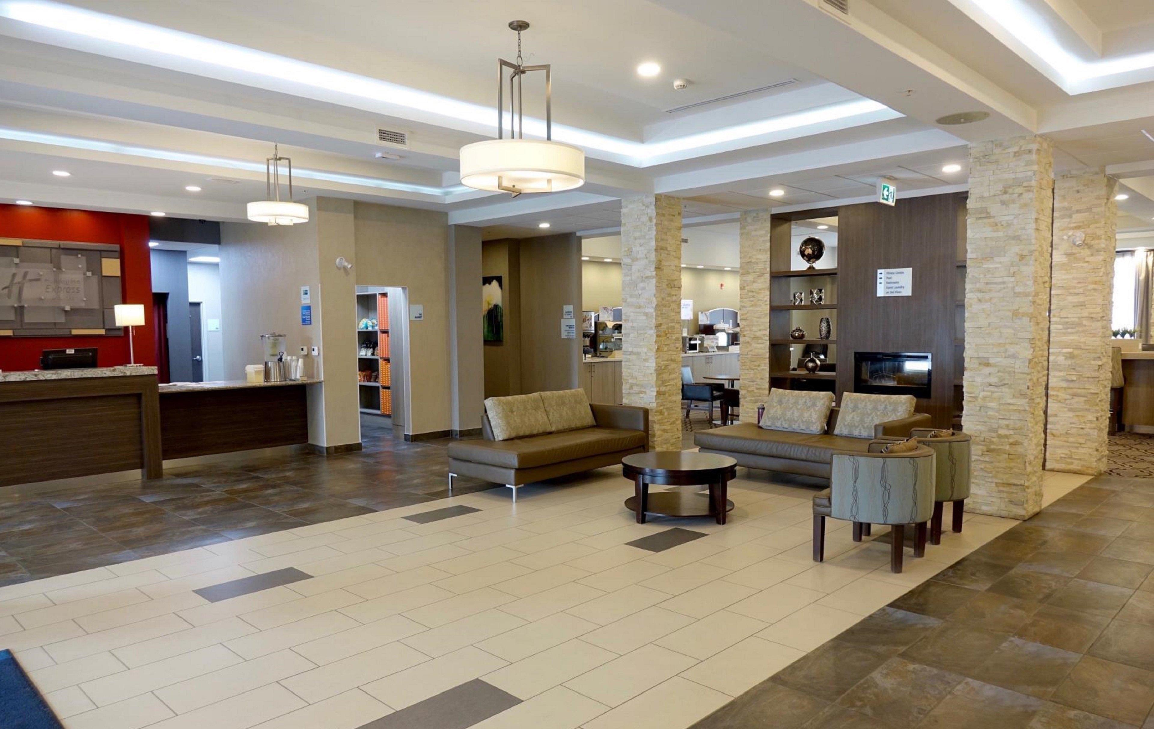 Holiday Inn Express & Suites Oshawa Downtown - Toronto Area By Ihg Exteriör bild