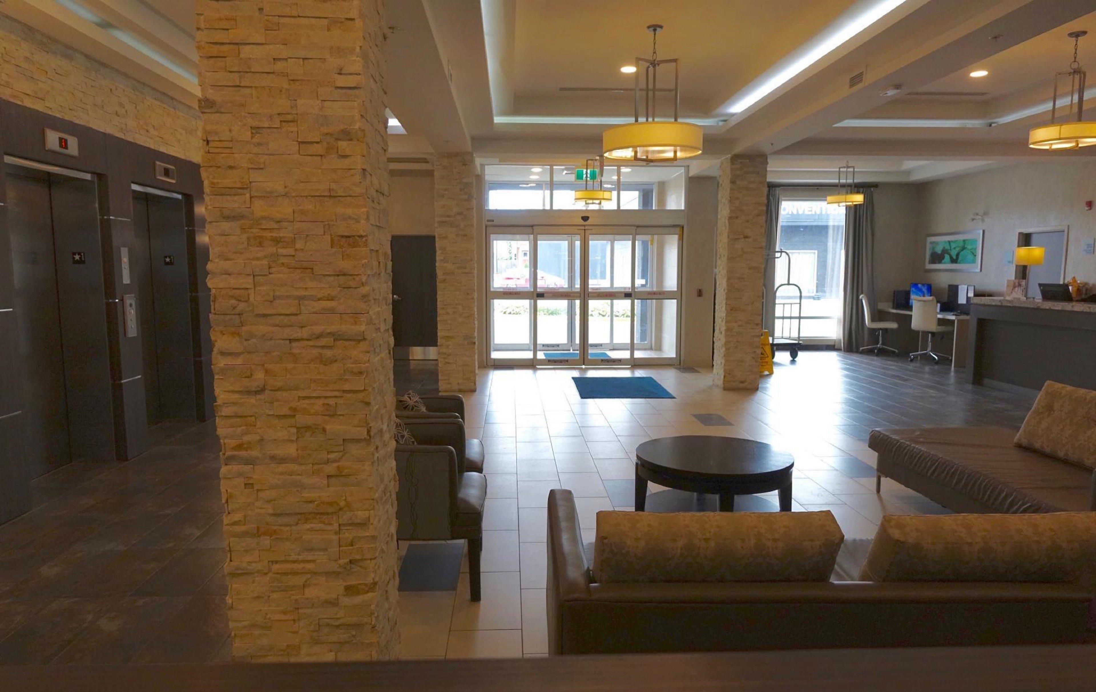 Holiday Inn Express & Suites Oshawa Downtown - Toronto Area By Ihg Exteriör bild