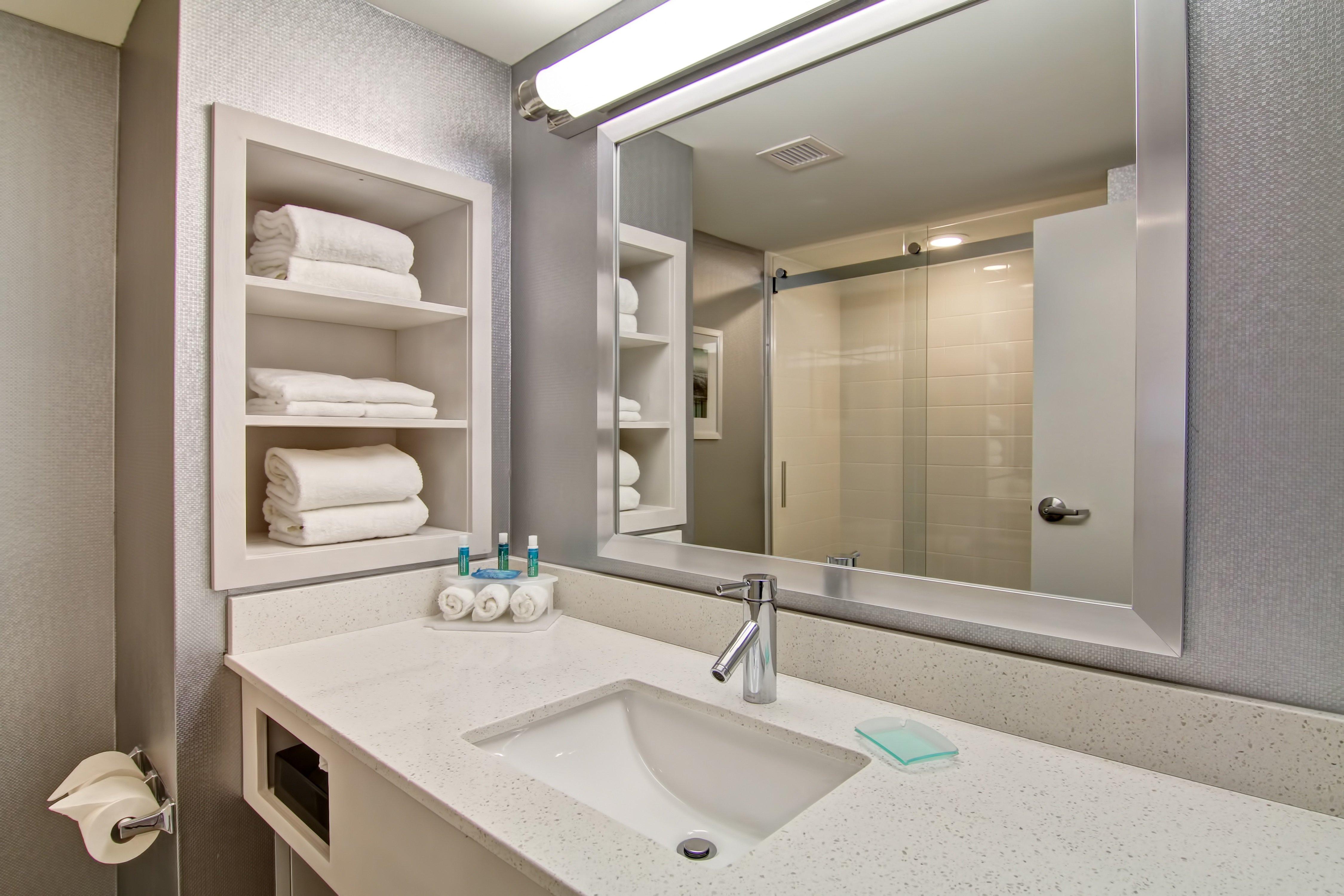 Holiday Inn Express & Suites Oshawa Downtown - Toronto Area By Ihg Exteriör bild