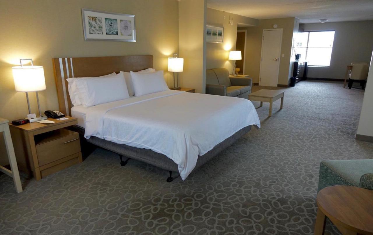 Holiday Inn Express & Suites Oshawa Downtown - Toronto Area By Ihg Exteriör bild