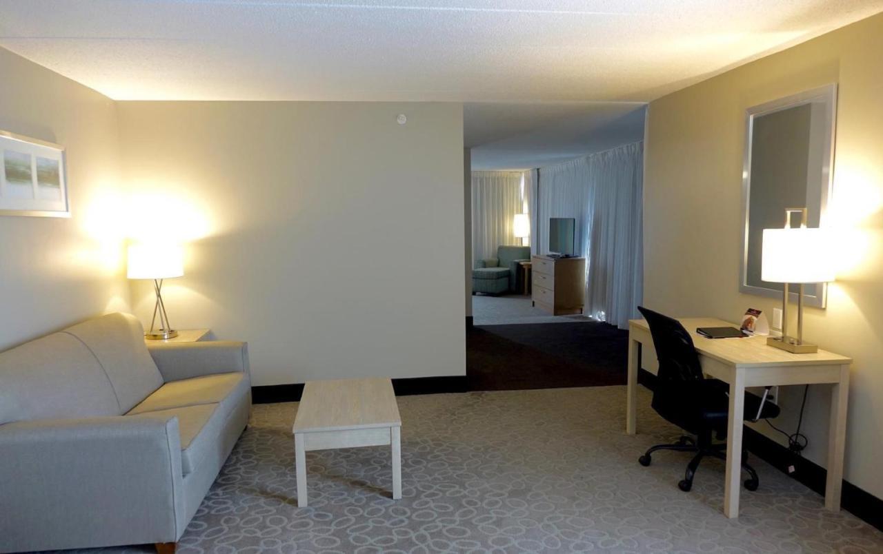 Holiday Inn Express & Suites Oshawa Downtown - Toronto Area By Ihg Exteriör bild