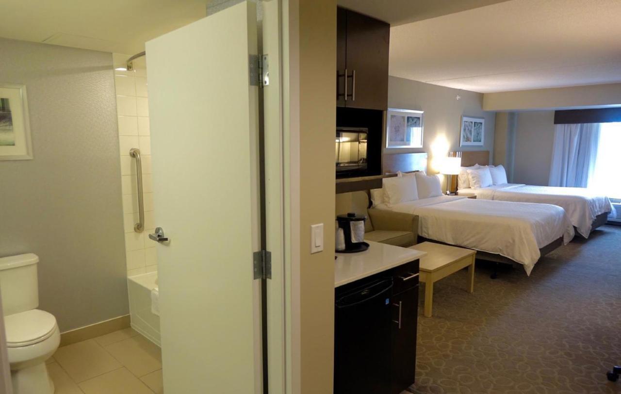 Holiday Inn Express & Suites Oshawa Downtown - Toronto Area By Ihg Exteriör bild