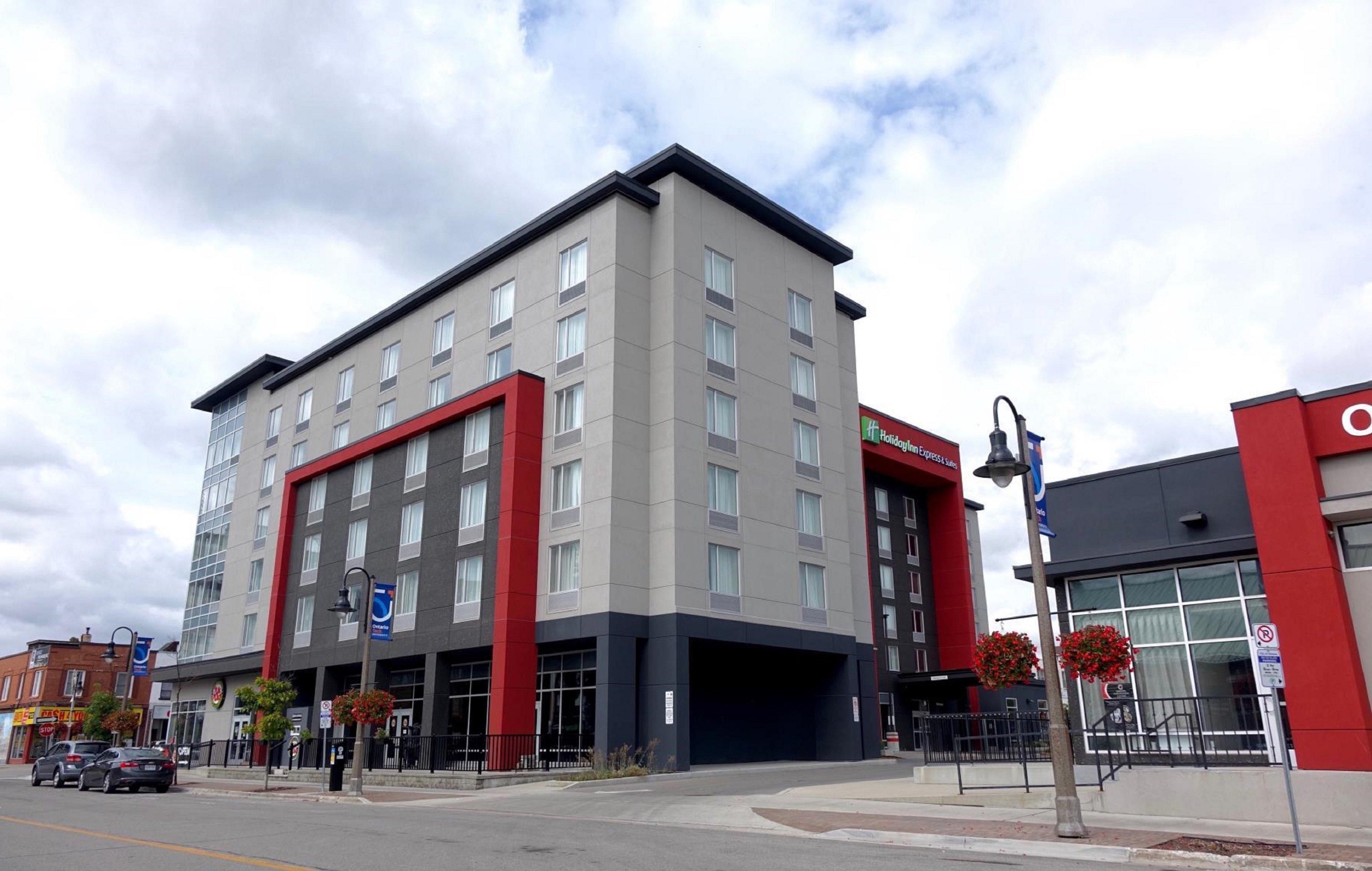 Holiday Inn Express & Suites Oshawa Downtown - Toronto Area By Ihg Exteriör bild